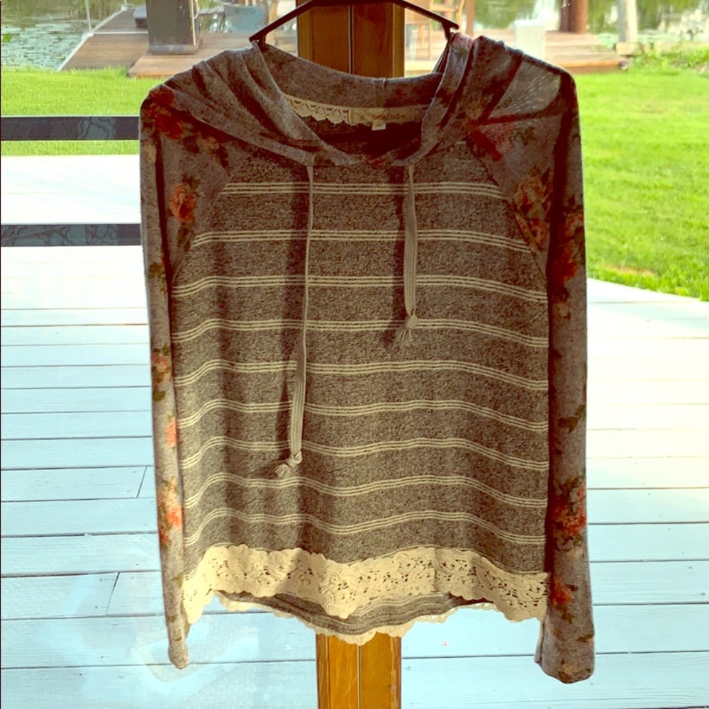 Rewind medium lightweight hoodie